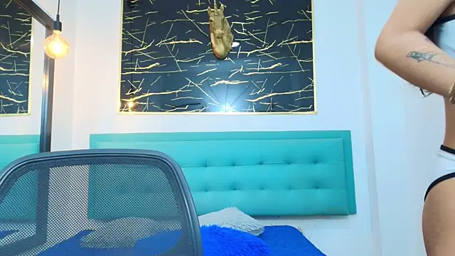 Snapshot of Cloeandtyfanny chatting on 09-30-25, 10:48 Cloeandtyfanny online show from 09-30-25, 10:48