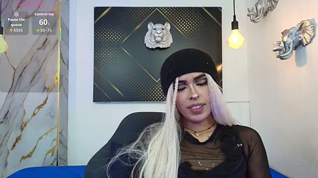 Snapshot of Cloeandtyfanny chatting on 10-02-25, 12:34 Cloeandtyfanny online show from 10-02-25, 12:34