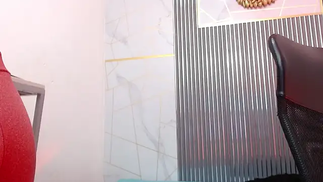 Cloeandtyfanny online show from 04-18-26, 01:37