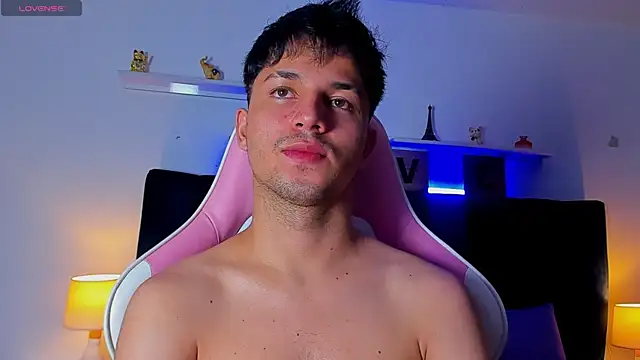 Issac james  online show from 10-14-25, 04:02