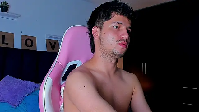 Issac james  online show from 12-16-25, 06:51