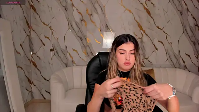 PaulinaSantos  online show from 03-03-25, 07:17