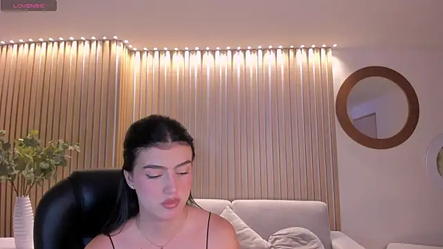 PaulinaSantos  online show from 10-19-25, 05:13