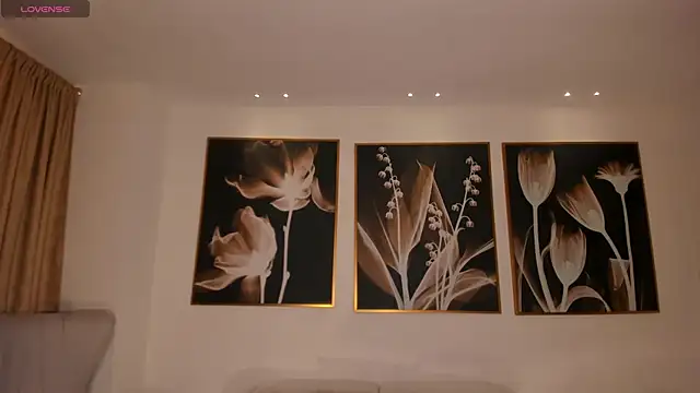 PaulinaSantos  online show from 12-22-25, 08:39