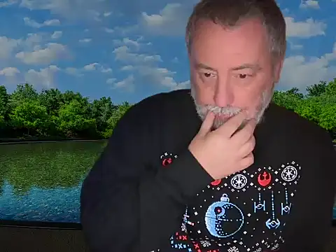 Snapshot of LondonTeffy chatting on 12-22-25, 11:02 LondonTeffy online show from 12-22-25, 11:02