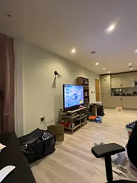 Snapshot of LondonTeffy chatting on 01-12-26, 10:15 LondonTeffy online show from 01-12-26, 10:15