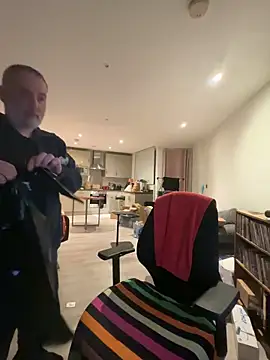 Snapshot of LondonTeffy chatting on 02-12-26, 10:05 LondonTeffy online show from 02-12-26, 10:05