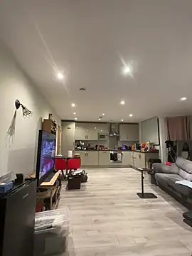 Snapshot of LondonTeffy chatting on 02-24-26, 10:08 LondonTeffy online show from 02-24-26, 10:08