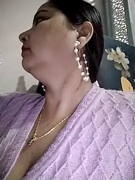 Snapshot of Dianaa9 chatting on 02-15-25, 04:45 Dianaa9 online show from 02-15-25, 04:45