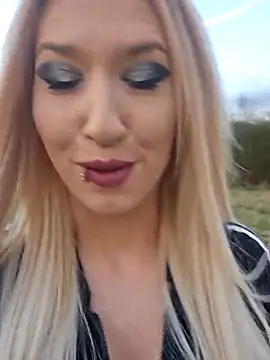 Julia-Sugar online show from 03-22-25, 05:20