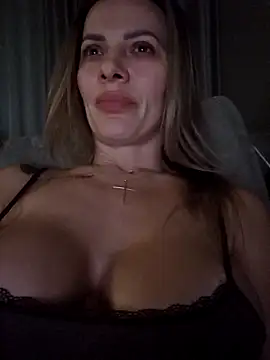 Snapshot of SweetMonicaUK chatting on 10-26-25, 09:21 SweetMonicaUK online show from 10-26-25, 09:21