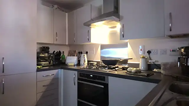 Snapshot of SweetMonicaUK chatting on 11-13-25, 11:20 SweetMonicaUK online show from 11-13-25, 11:20