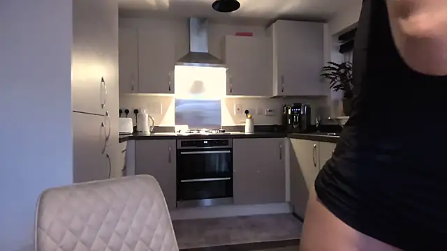 Snapshot of SweetMonicaUK chatting on 11-24-25, 09:20 SweetMonicaUK online show from 11-24-25, 09:20