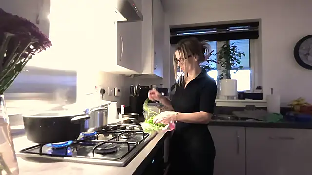 Snapshot of SweetMonicaUK chatting on 12-01-25, 12:43 SweetMonicaUK online show from 12-01-25, 12:43