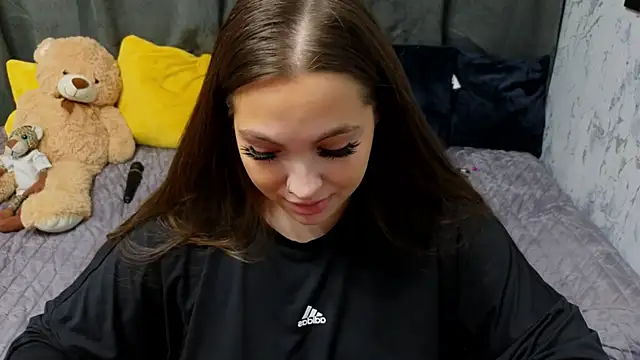 Snapshot of Nicole_Vvinson chatting on 11-19-25, 04:23 Nicole Vvinson online show from 11-19-25, 04:23