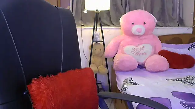 Snapshot of Black_cat_cutie chatting on 03-13-26, 05:03 Black cat cutie online show from 03-13-26, 05:03