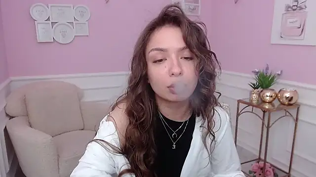 LucySkilar online show from 10-05-25, 04:33