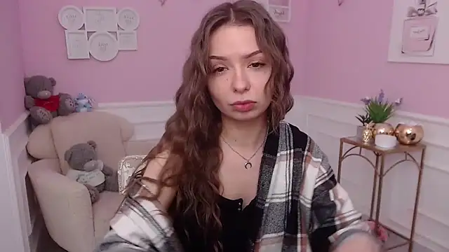 LucySkilar online show from 12-01-25, 06:07