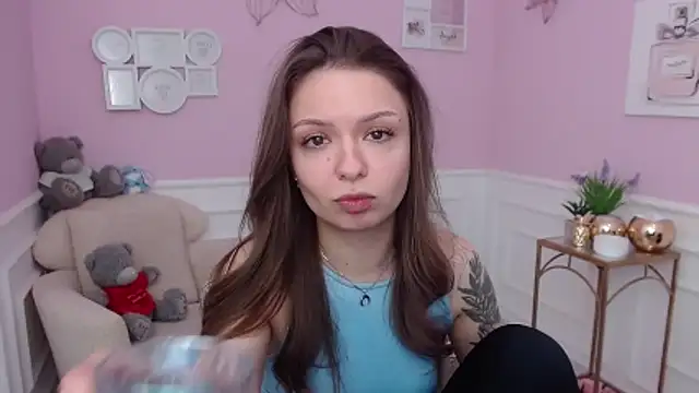 LucySkilar online show from 12-23-25, 05:49