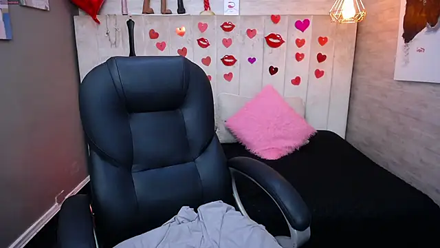 MaturePure online show from 03-13-25, 01:43