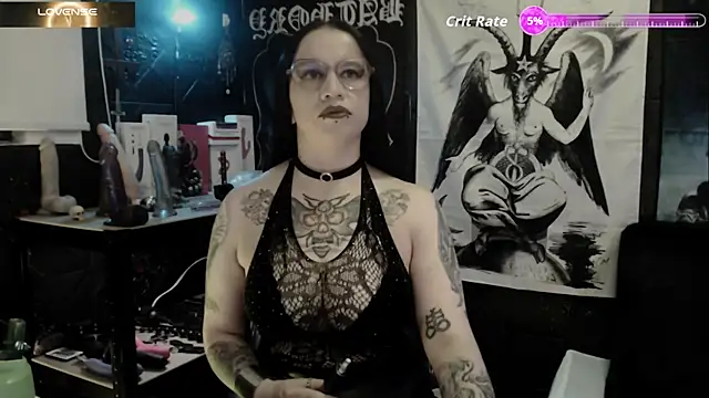Snapshot of Evil_Queen_666 chatting on 09-30-25, 07:57 Evil Queen 666 online show from 09-30-25, 07:57