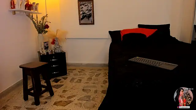 Snapshot of leslie_k chatting on 03-06-25, 10:20 leslie k online show from 03-06-25, 10:20