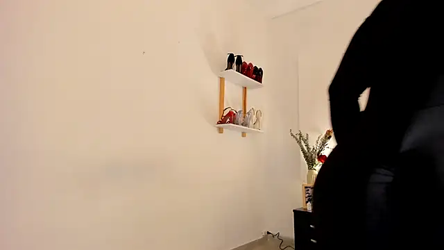 Snapshot of leslie_k chatting on 03-19-25, 02:59 leslie k online show from 03-19-25, 02:59