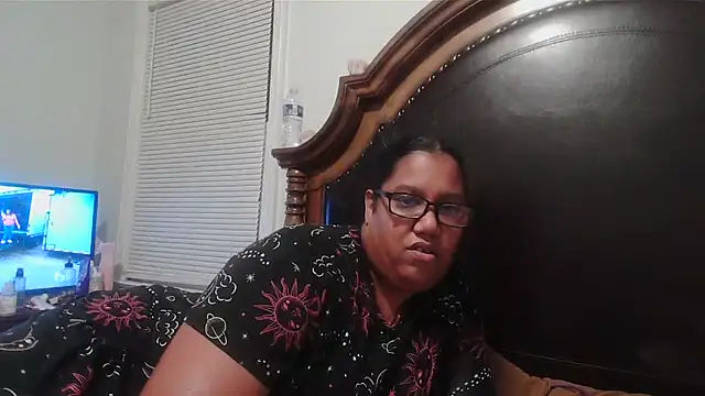 ebonyred online show from 10-24-25, 12:41