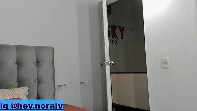 Snapshot of hey_noraly chatting on 03-07-25, 07:19 hey noraly online show from 03-07-25, 07:19
