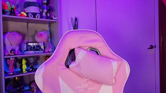 EmilyMiller  online show from 04-15-26, 03:19