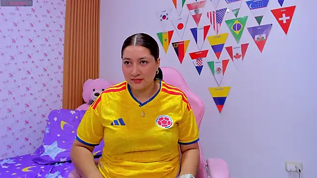 Snapshot of Soyqueen chatting on 06-18-26, 04:13 Soyqueen online show from 06-18-26, 04:13