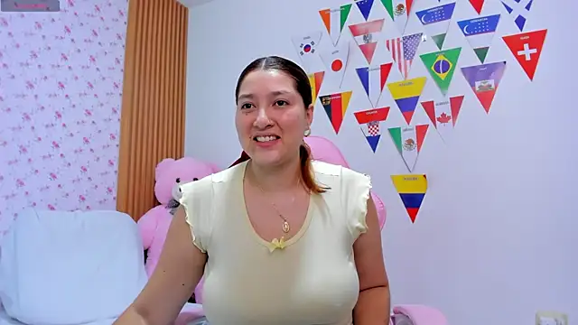 Snapshot of Soyqueen chatting on 06-29-26, 03:56 Soyqueen online show from 06-29-26, 03:56