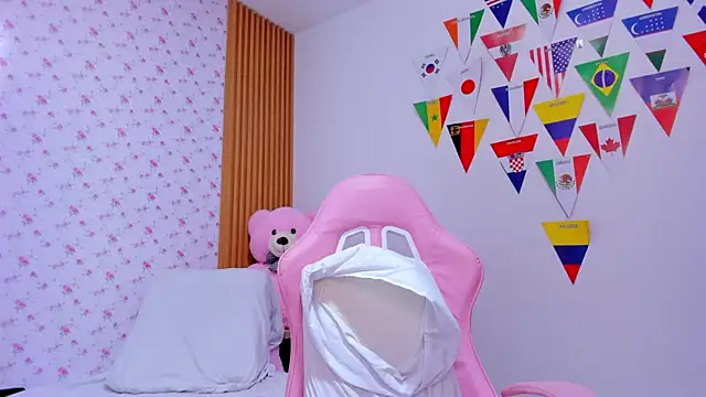 Snapshot of Soyqueen chatting on 07-19-26, 02:15 Soyqueen online show from 07-19-26, 02:15