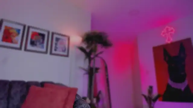 Taylor  foxxx online show from 10-24-25, 05:15