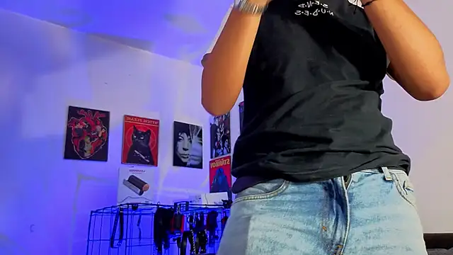 Snapshot of GaelOconner chatting on 10-23-25, 02:33 GaelOconner online show from 10-23-25, 02:33