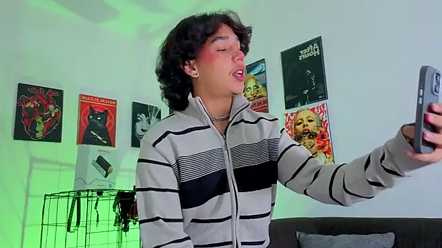 Snapshot of GaelOconner chatting on 10-25-25, 12:51 GaelOconner online show from 10-25-25, 12:51