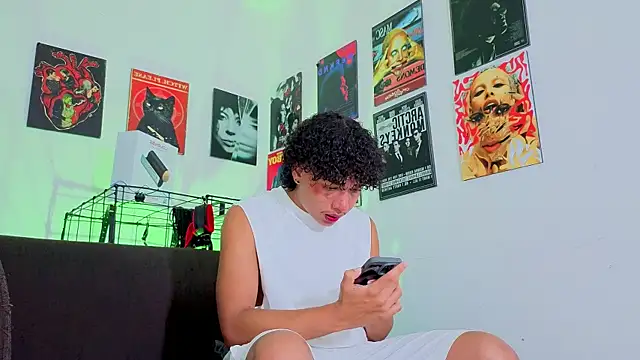 Snapshot of GaelOconner chatting on 10-28-25, 11:29 GaelOconner online show from 10-28-25, 11:29