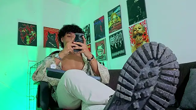 Snapshot of GaelOconner chatting on 11-20-25, 03:28 GaelOconner online show from 11-20-25, 03:28