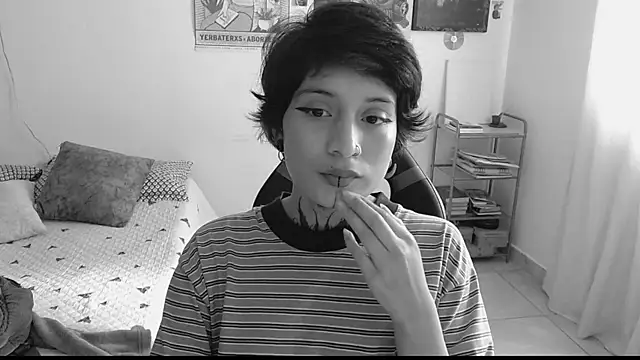 Snapshot of _Apola_77 chatting on 02-04-25, 06:38 Apola 77 online show from 02-04-25, 06:38