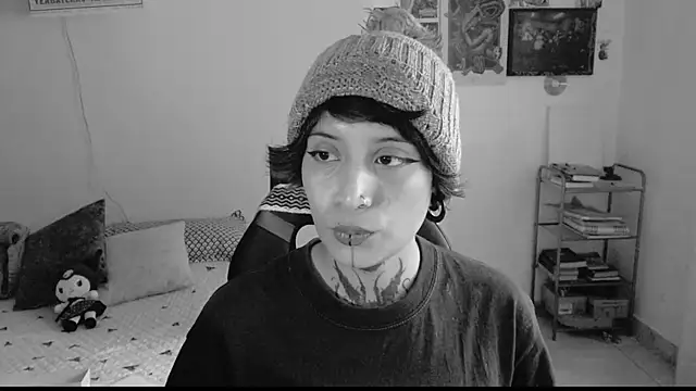 Snapshot of _Apola_77 chatting on 02-15-25, 09:37 Apola 77 online show from 02-15-25, 09:37