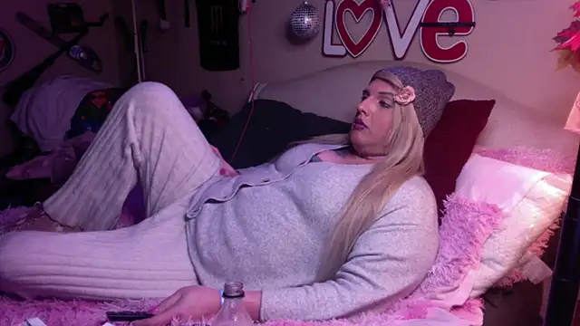 Snapshot of Blakelytgirl chatting on 02-13-25, 02:42 Blakelytgirl online show from 02-13-25, 02:42