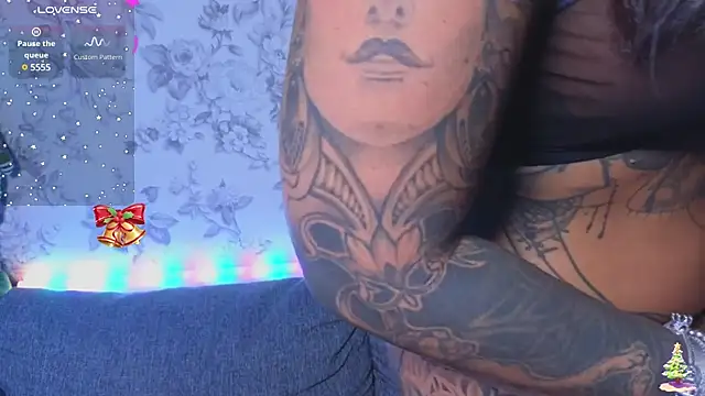 Snapshot of tattooedBabyy chatting on 12-18-24, 07:15 tattooedBabyy online show from 12-18-24, 07:15