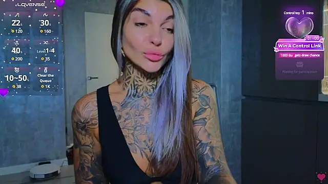Snapshot of tattooedBabyy chatting on 02-01-25, 02:45 tattooedBabyy online show from 02-01-25, 02:45