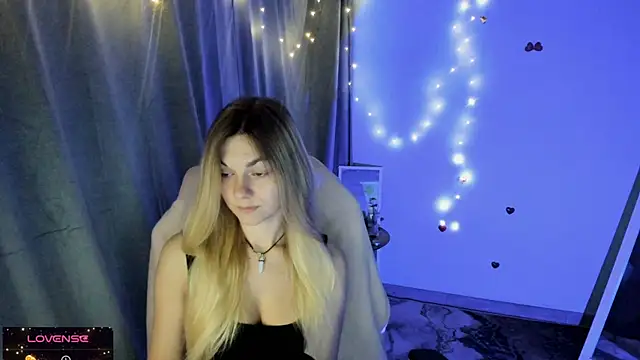 Sweet me  online show from 10-13-25, 06:13