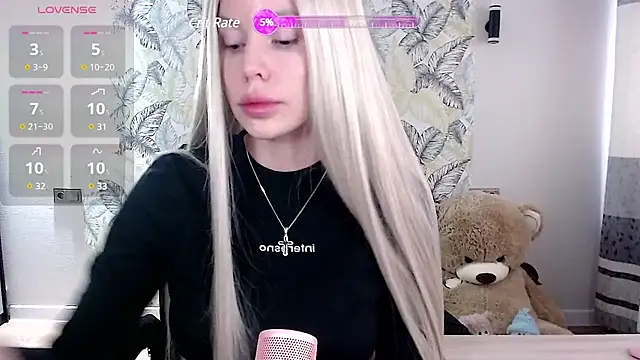 Snapshot of Marmalade_Fox chatting on 03-03-25, 06:48 Marmalade Fox online show from 03-03-25, 06:48