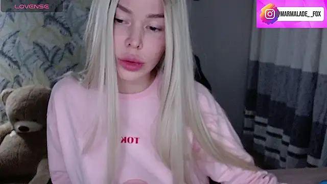 Snapshot of Marmalade_Fox chatting on 11-01-25, 03:47 Marmalade Fox online show from 11-01-25, 03:47