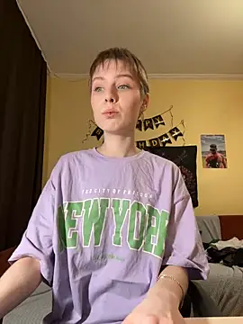 Snapshot of Crayzy_Luv chatting on 03-10-25, 09:51 Crayzy Luv online show from 03-10-25, 09:51