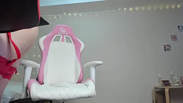 teencute online show from 02-19-25, 05:27