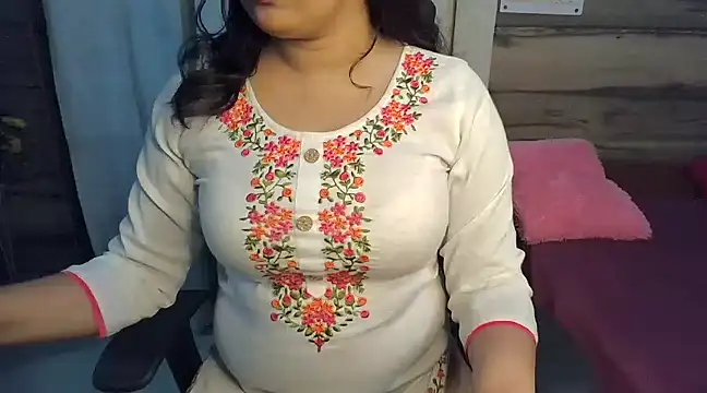 Snapshot of Trezza chatting on 12-26-24, 05:30 Trezza online show from 12-26-24, 05:30