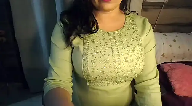 Snapshot of Trezza chatting on 01-26-25, 05:56 Trezza online show from 01-26-25, 05:56